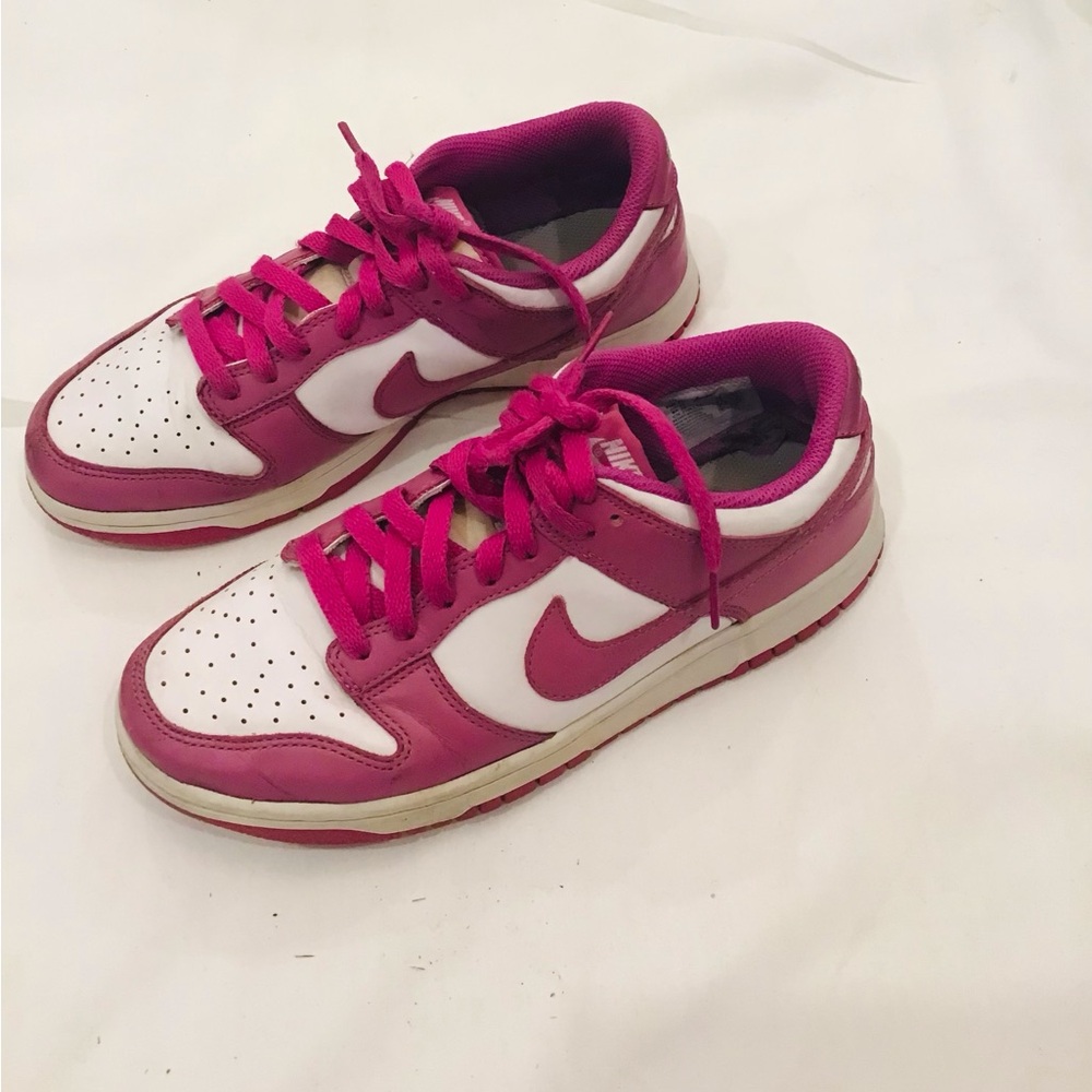 Nike Women's Magenta and White Low-Top Sneakers